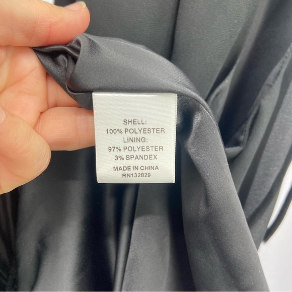 Lovers and Friends Black Oversized V-Neck Sleeveless Blouse Size Medium - Picture 10 of 11